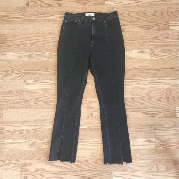 EUC Abercrombie & Fitch The Skinny High Rise In Black, Size 6/28 - Picture 1 of 9